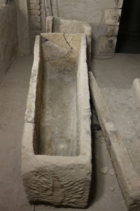 cuve et couvercle de sarcophage