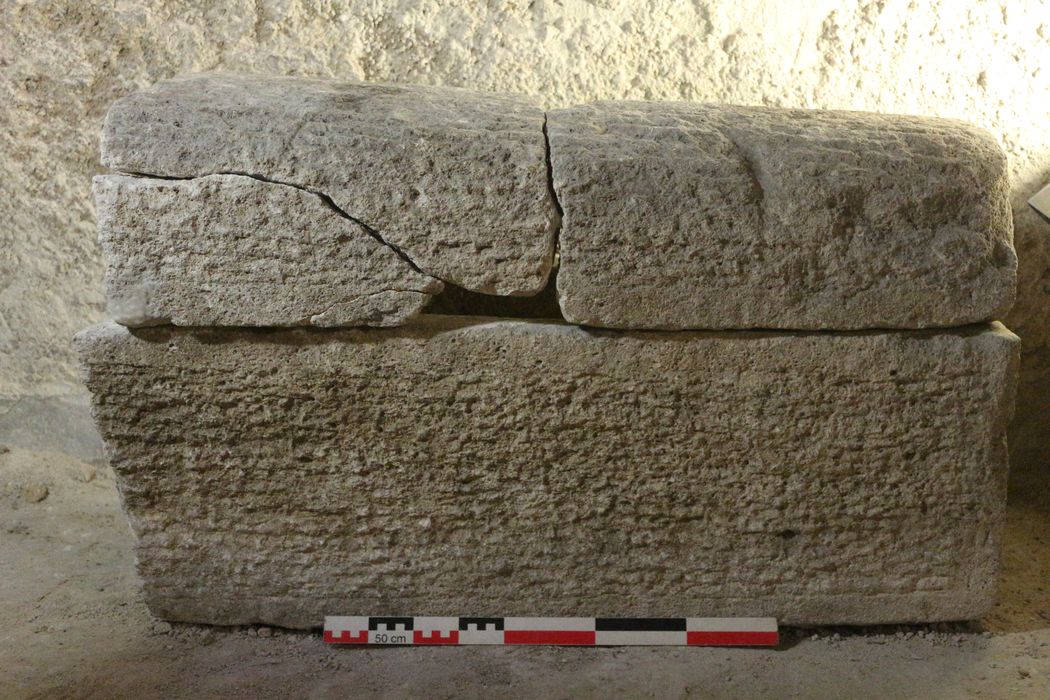 cuve et couvercle de sarcophage