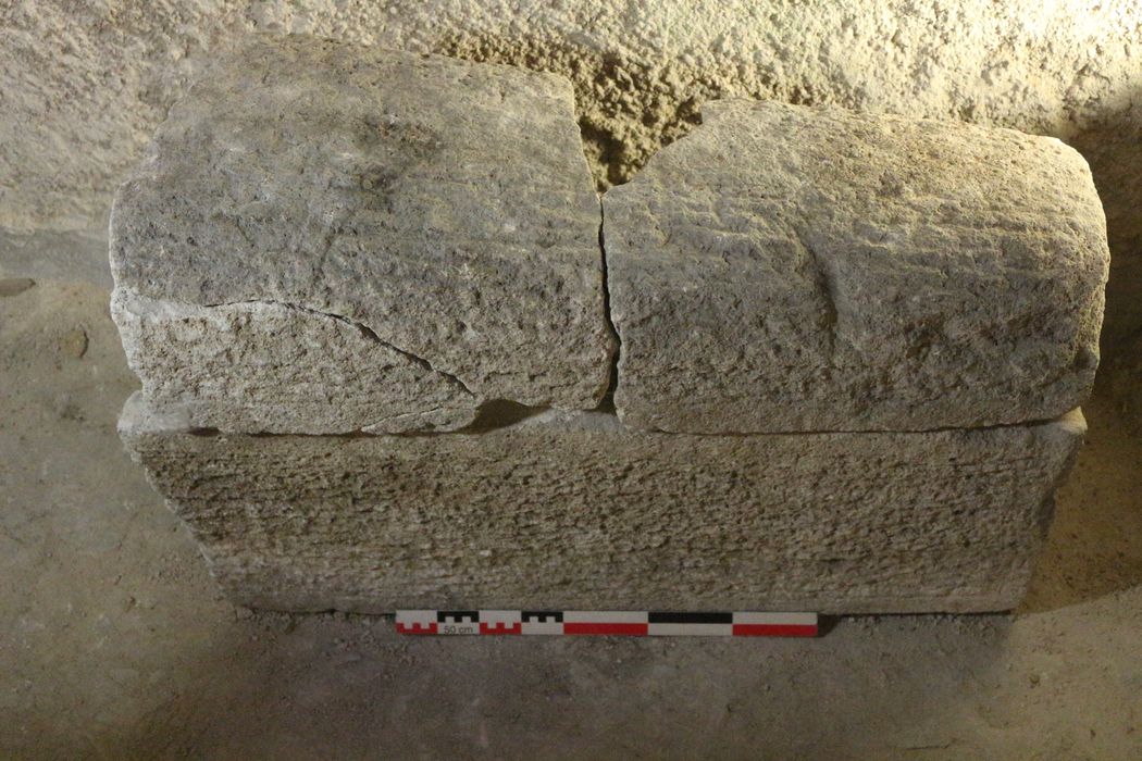 cuve et couvercle de sarcophage