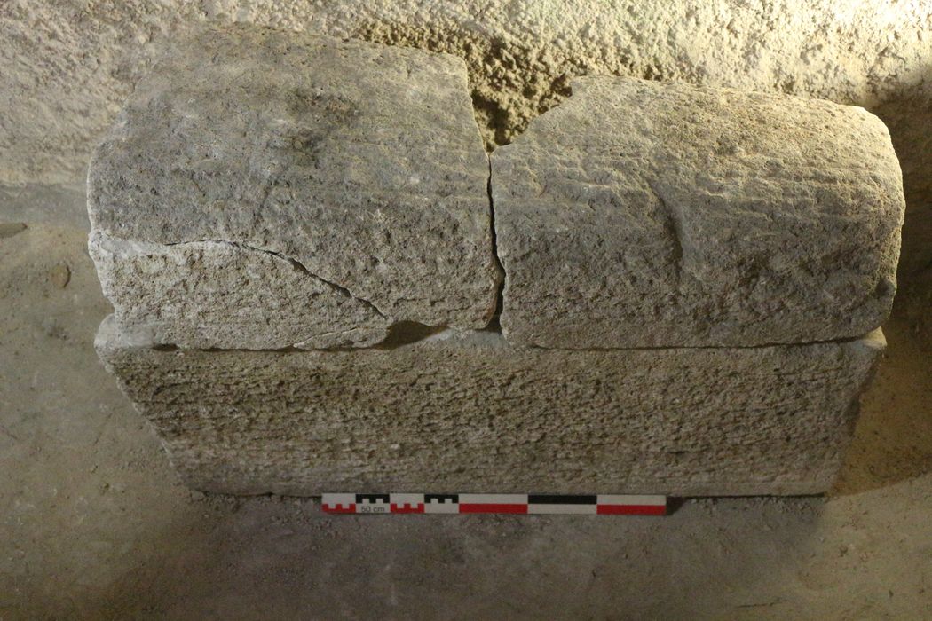 cuve et couvercle de sarcophage