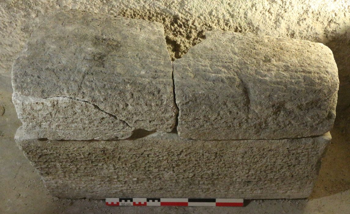 cuve et couvercle de sarcophage