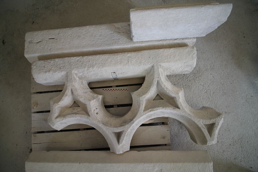 élément de balustrade (trilobes et demi-cercles avec base)