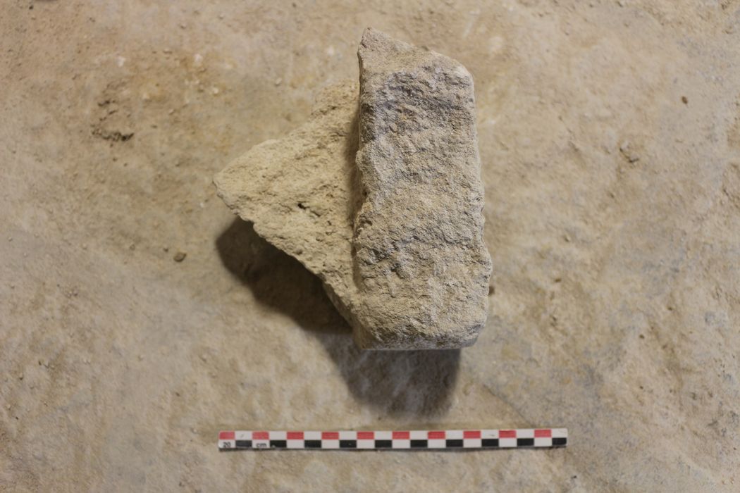 fragment de cuve de sarcophage