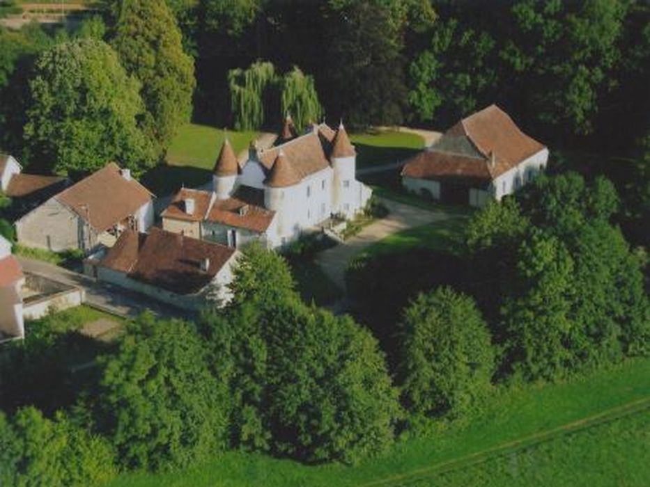 vue aérienne du château dans son environnement