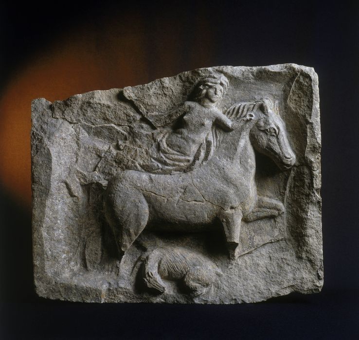 bas-relief : la Déesse gauloise Epona - © Service de la documention des musées de la Ville de Dijon - Tous droits réservés