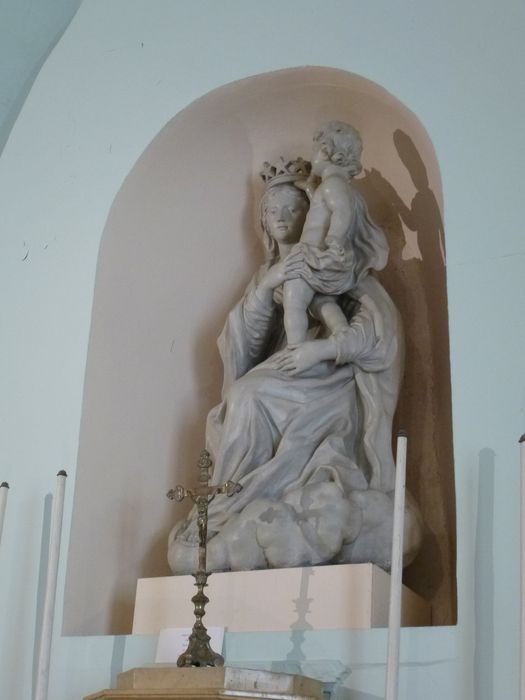 statue : Vierge à l'Enfant assise