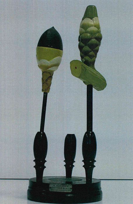 modèle de fleur articulé Brendel : if commun - © Ministère de la Culture (France), Direction Régionale des Affaires Culturelles de Bourgogne-Franche-Comté – Tous droits réservés
