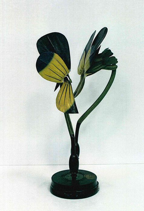 modèle de fleur articulé Brendel : violette - © Ministère de la Culture (France), Direction Régionale des Affaires Culturelles de Bourgogne-Franche-Comté – Tous droits réservés 
