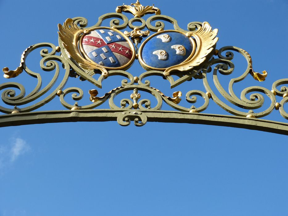 portail, détail - © Ministère de la Culture (France), Direction Régionale des Affaires Culturelles de Bourgogne-Franche-Comté – Tous droits réservés 