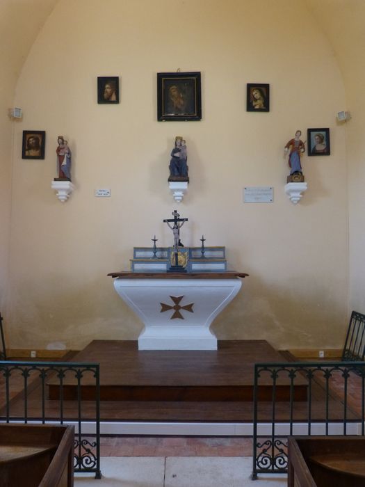 statue : Vierge assise à l'Enfant - © Ministère de la Culture (France), Direction Régionale des Affaires Culturelles de Bourgogne-Franche-Comté – Tous droits réservés 