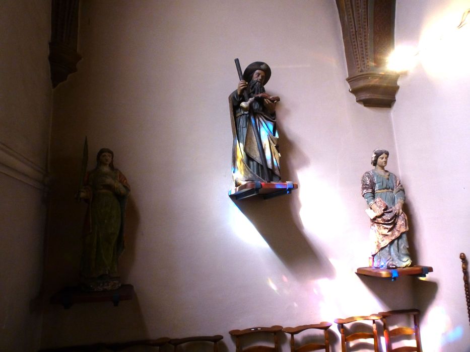 statues : saint Jacques le Majeur, sainte Reine, Sainte au livre