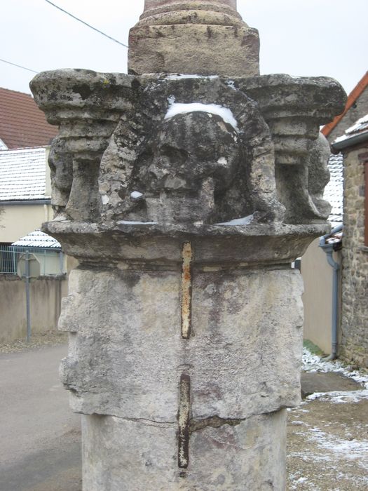 croix de calvaire, détail