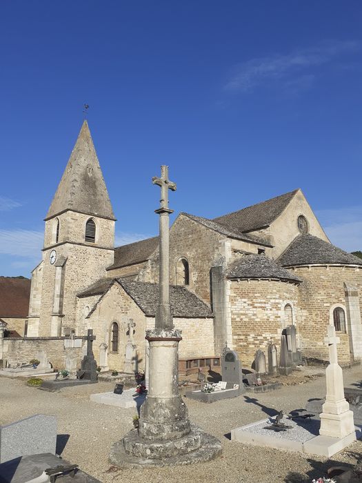 vue générale de la croix dans son environnement