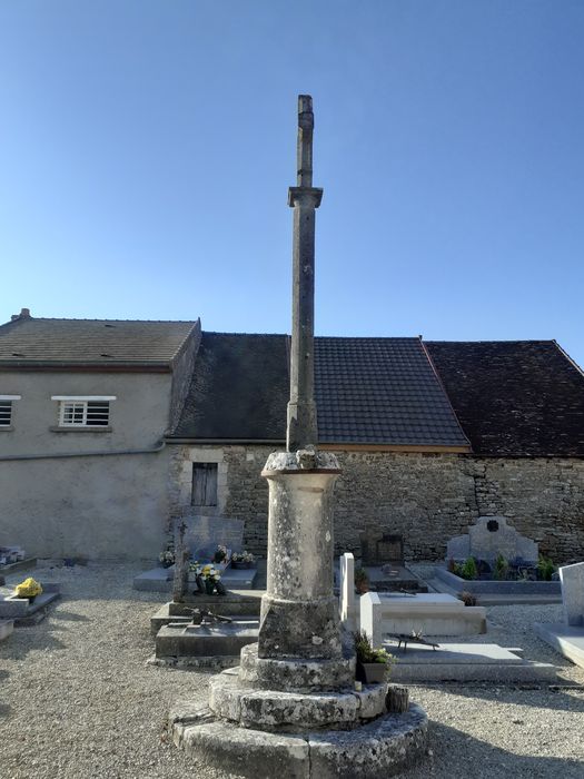 vue générale de la croix dans son environnement