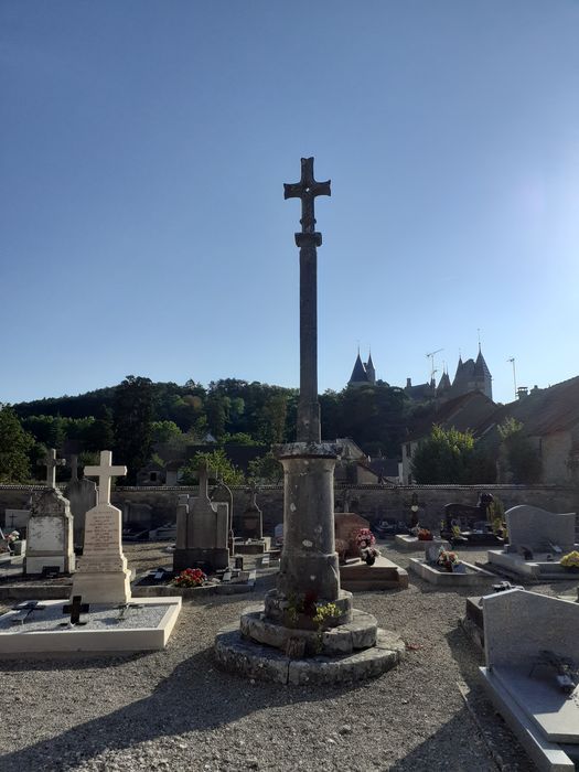 vue générale de la croix dans son environnement