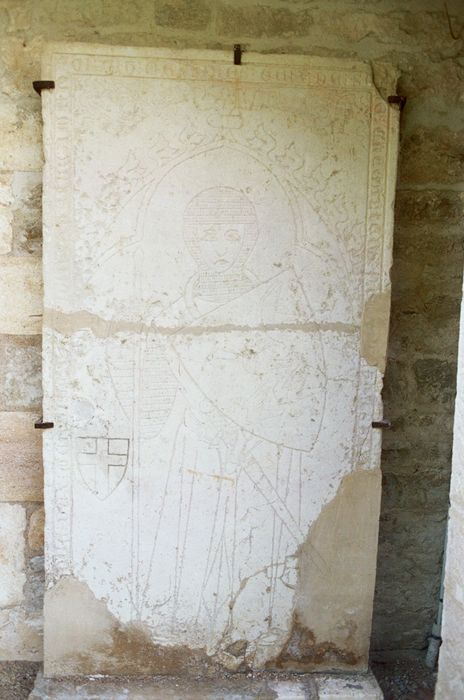 dalle funéraire de Guy de Saffres