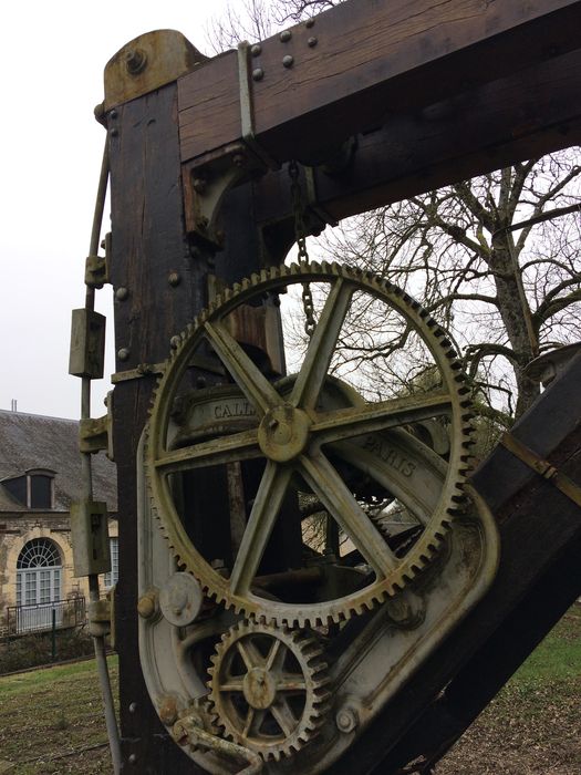 machine à lever : grue accompagnant le marteau pilon, détail