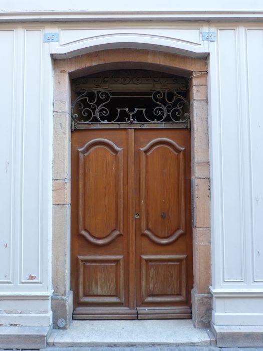 porte d'accès sur rue