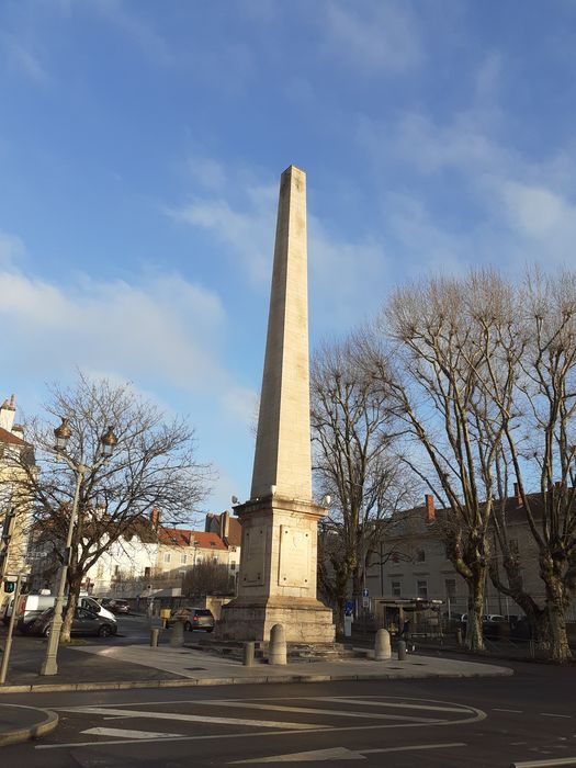 vue générale du monument dans son environnement