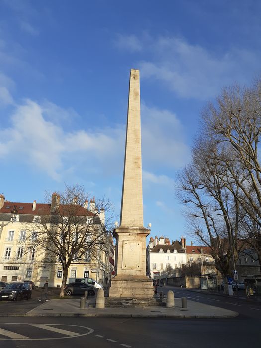 vue générale du monument dans son environnement