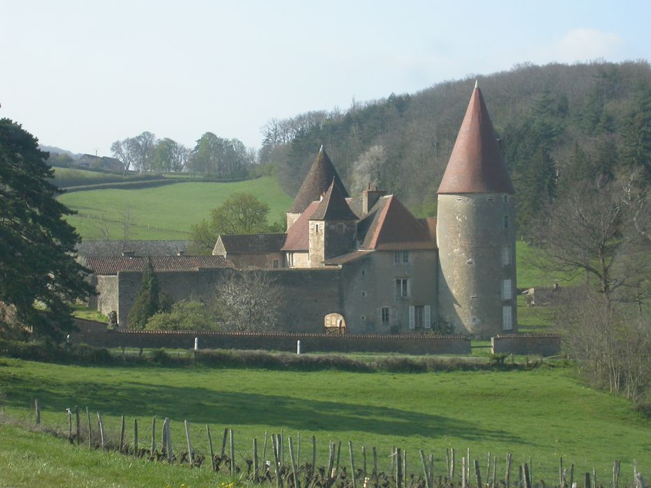 vue générale du château dans son environnement depuis le Nord