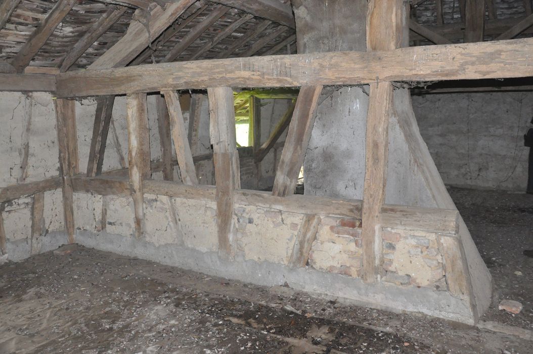 habitation, combles, détail d'une cloison