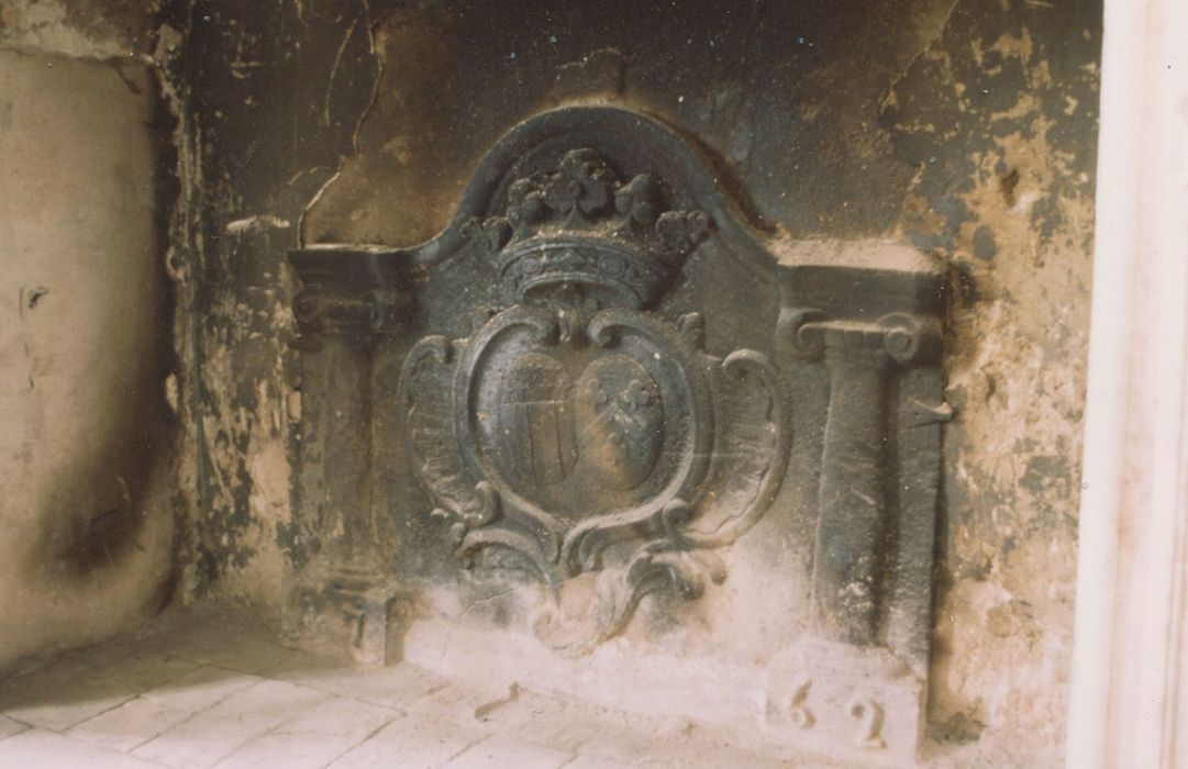 plaque de cheminée aux armes des Villedieu