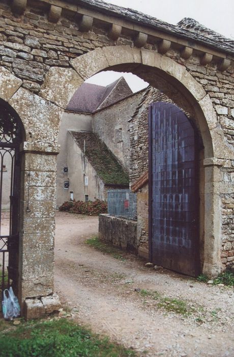 porche d’accès ouest à la cour