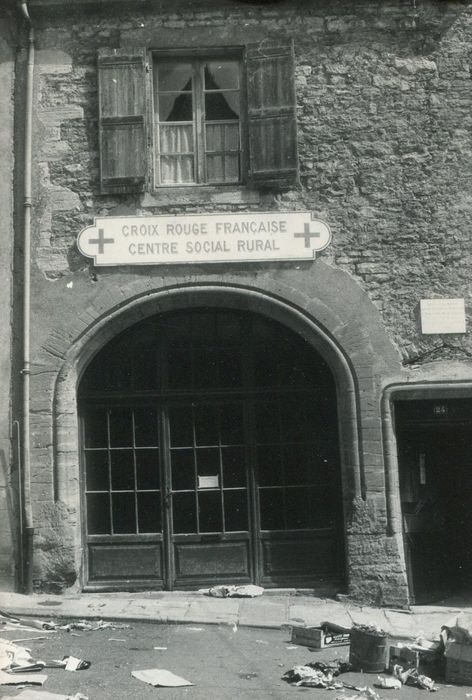 façade sur rue, vue partielle