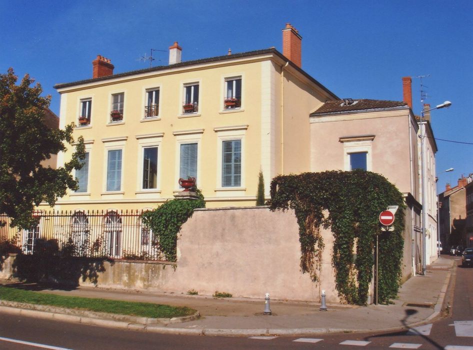 façade antérieure sur rue