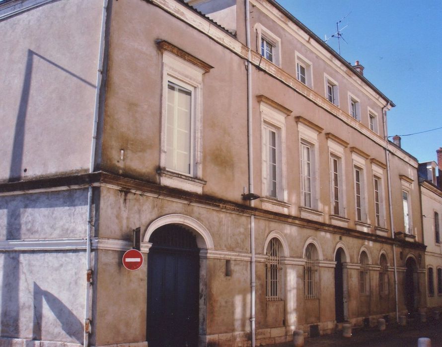 façade postérieure sur rue