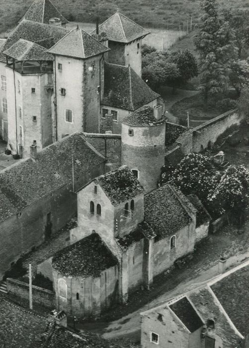 vue aérienne de l’église dans son environnement