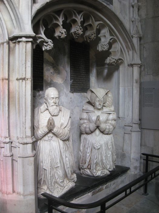 statues : Priants de Pierre Jeannin et d’Anne Guéniot - © Ministère de la Culture (France), Direction Régionale des Affaires Culturelles de Bourgogne-Franche-Comté – Tous droits réservés 