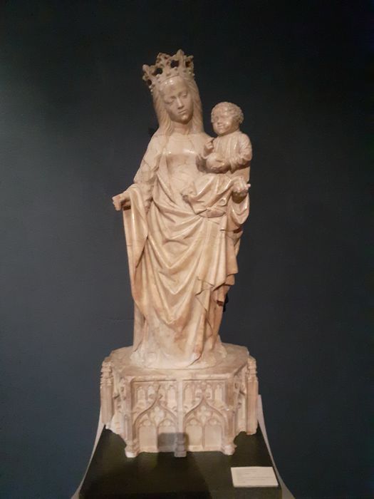 statue : Vierge à l'Enfant - © Ministère de la Culture (France), Direction Régionale des Affaires Culturelles de Bourgogne-Franche-Comté – Tous droits réservés 