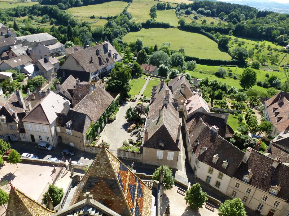 vue générale de l’hôtel dans son environnement depuis le clocher de la cathédrale