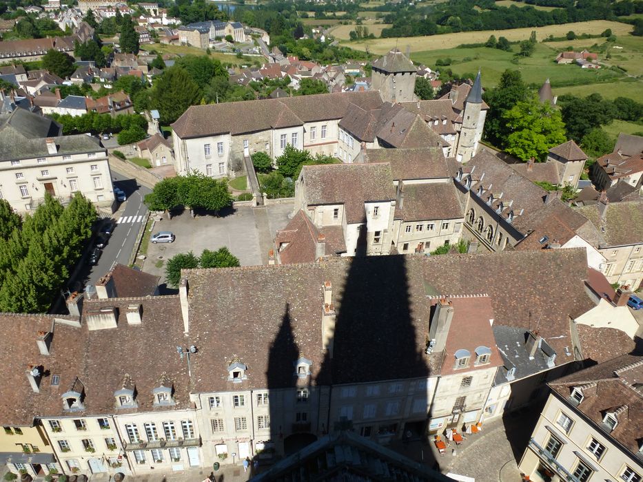 vue générale des bâtiments dans leur environnement depuis le clocher de la cathédrale