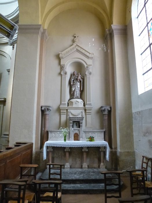 statue : Vierge à l'Enfant - © Ministère de la Culture (France), Direction Régionale des Affaires Culturelles de Bourgogne-Franche-Comté – Tous droits réservés 