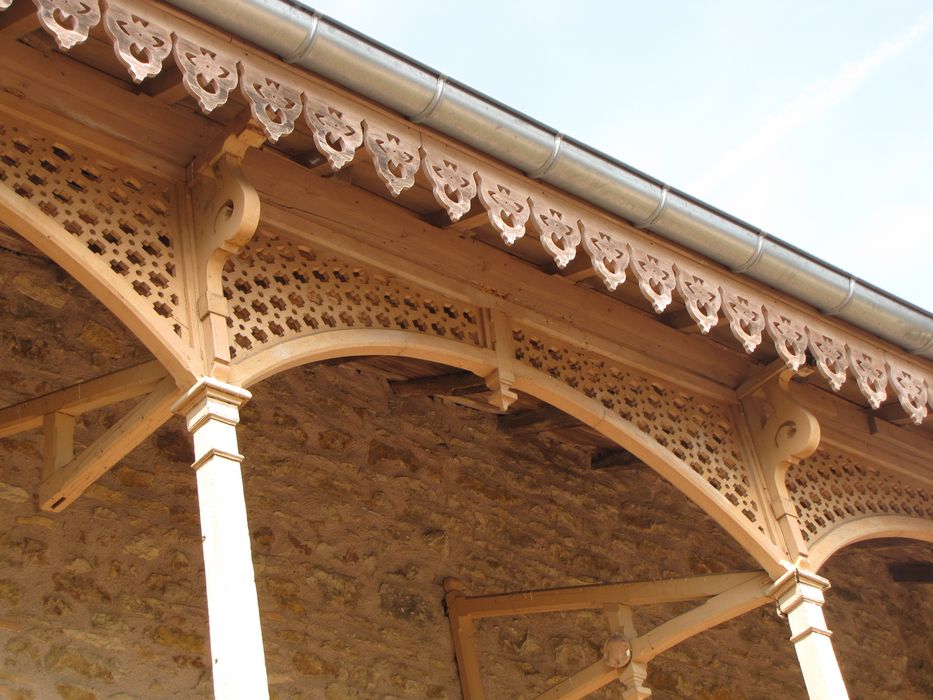 façade sud-est, détail du lambrequin