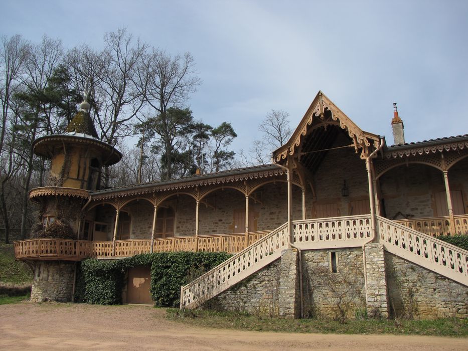façade sud-est, vue partielle
