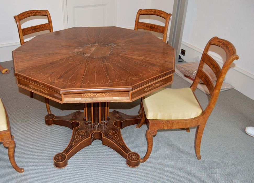 guéridon - © Ministère de la Culture (France), Direction Régionale des Affaires Culturelles de Bourgogne-Franche-Comté – Tous droits réservés 