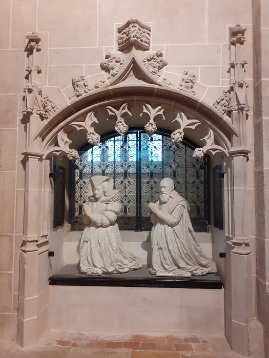 statues : Priants de Pierre Jeannin et d’Anne Guéniot - © Ministère de la Culture (France), Direction Régionale des Affaires Culturelles de Bourgogne-Franche-Comté – Tous droits réservés 