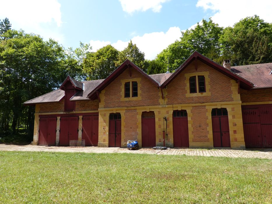 communs, façade est