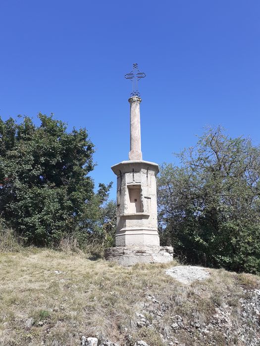 vue générale de la croix dans son environnement