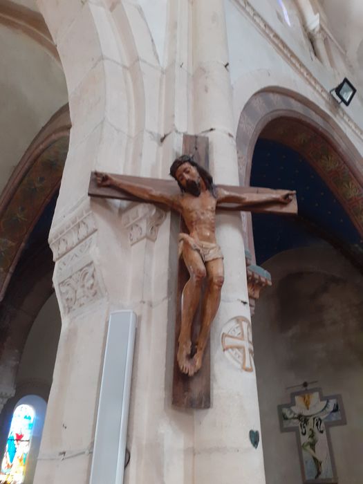 statue : Christ en croix