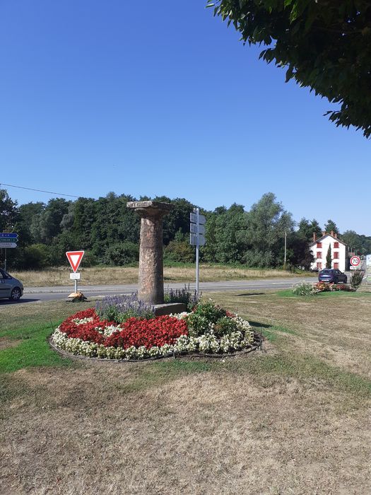 vue générale de la borne-colonne dans son environnement