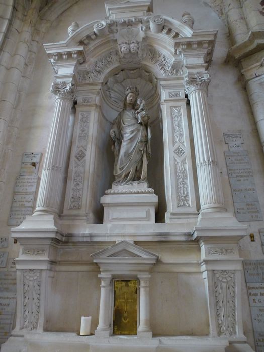 statue : Vierge à l'Enfant