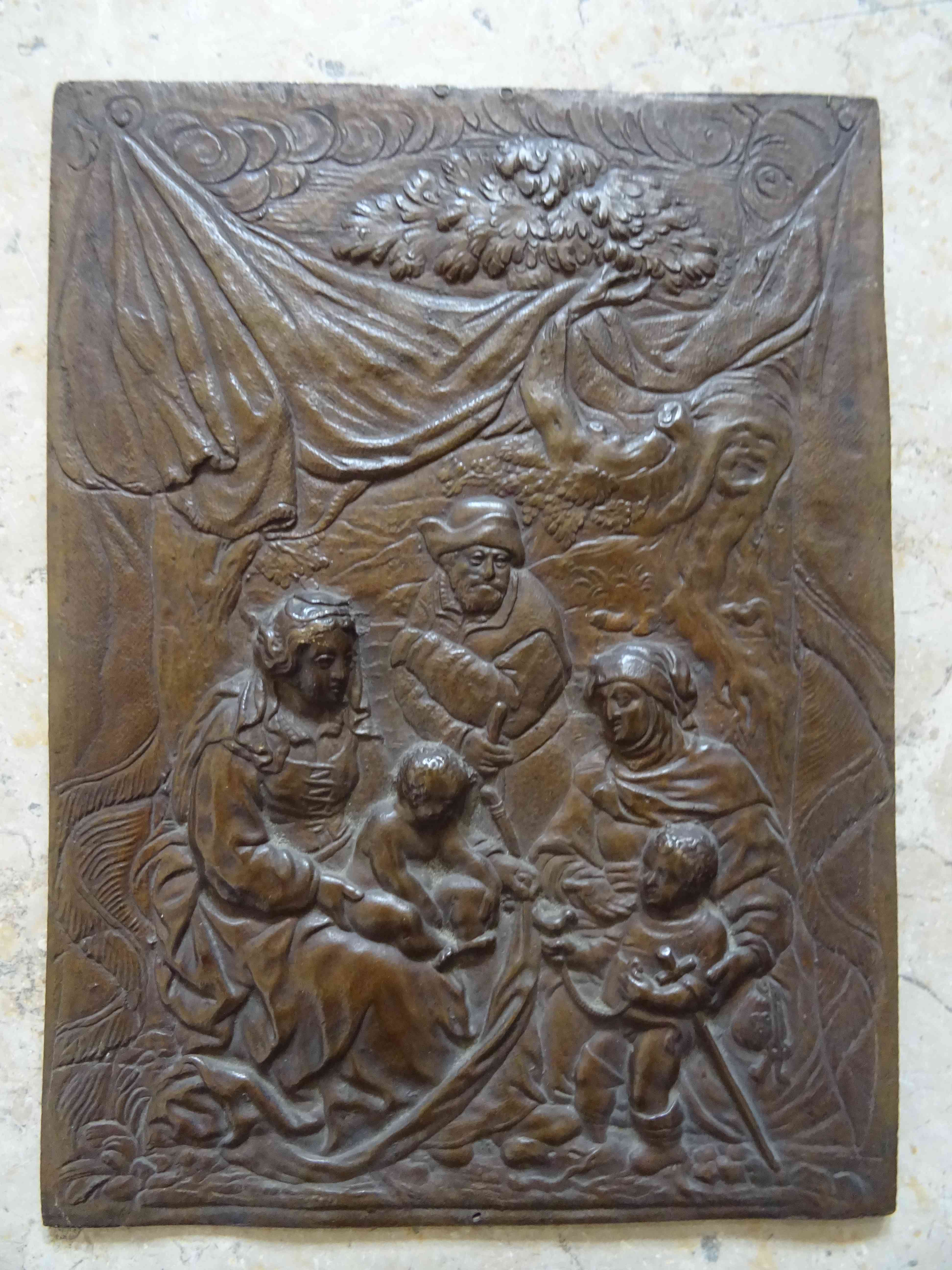 bas-relief : Sainte Famille - © Ministère de la Culture (France), Direction Régionale des Affaires Culturelles de Bourgogne-Franche-Comté – Tous droits réservés