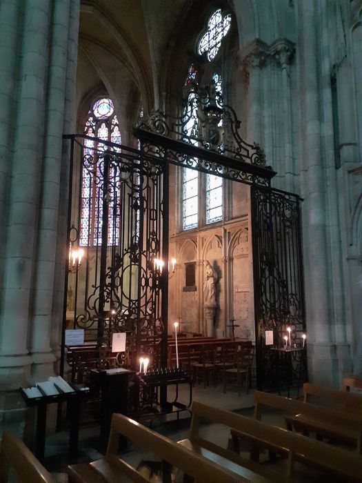 clôture de la chapelle de la Vierge - © Ministère de la Culture (France), Direction Régionale des Affaires Culturelles de Bourgogne-Franche-Comté – Tous droits réservés 