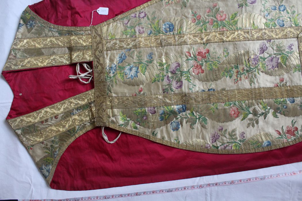 chasuble violon, vue partielle