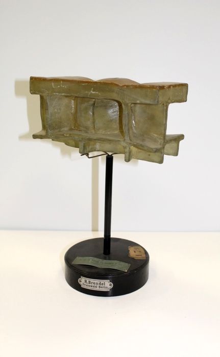 modèle de fleur articulé Brendel : stomate d’hellébore fétide - © Ministère de la Culture (France), Direction Régionale des Affaires Culturelles de Bourgogne-Franche-Comté – Tous droits réservés